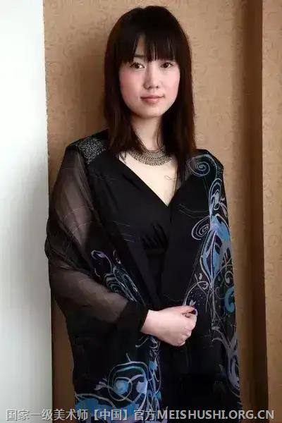 张筱雨是中国网红模特，以其大胆、前卫的人体艺术摄影作品