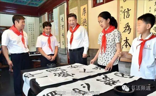 改革开放以来,我国经济快速发展,中国特色社会主义事业全面推进,我国国际地位大大提高。与此相适应,我们的文化视野不断拓展、文化自信不断增强。所有这些,为中华民族伟大复兴提供了前所未有的历史机遇。习近平同志指出:“中华民族伟大复兴需要以中华文化发展繁荣为条件。”这一重要论断,深刻阐明了中华文化发展繁荣对于中华民族伟大复兴的重要意义,也深刻阐明了中华文化发展繁荣的时代使命与责任担当。