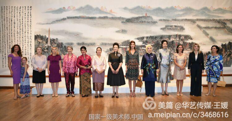 改革开放以来,我国经济快速发展,中国特色社会主义事业全面推进,我国国际地位大大提高。与此相适应,我们的文化视野不断拓展、文化自信不断增强。所有这些,为中华民族伟大复兴提供了前所未有的历史机遇。习近平同志指出:“中华民族伟大复兴需要以中华文化发展繁荣为条件。”这一重要论断,深刻阐明了中华文化发展繁荣对于中华民族伟大复兴的重要意义,也深刻阐明了中华文化发展繁荣的时代使命与责任担当。